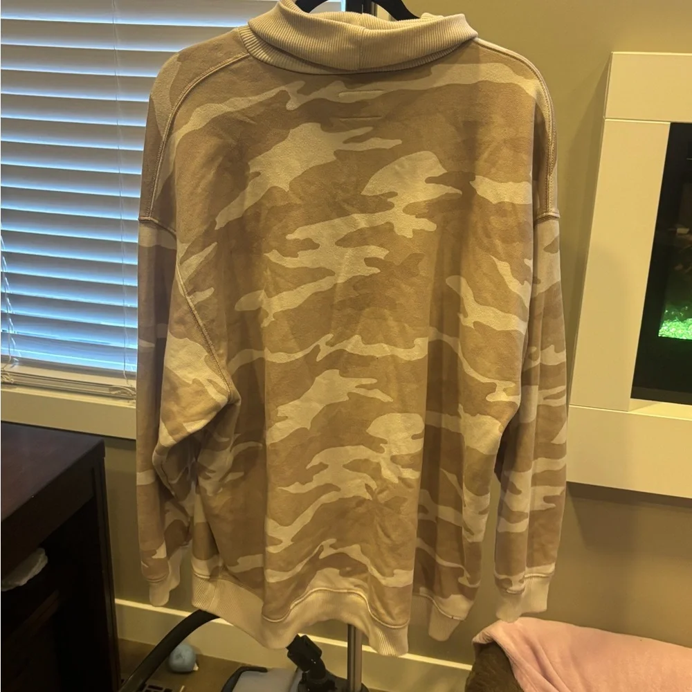 American Eagle Outfitters Cowlneck Pink Camo Crewneck Sweater - Picture 6 of 6